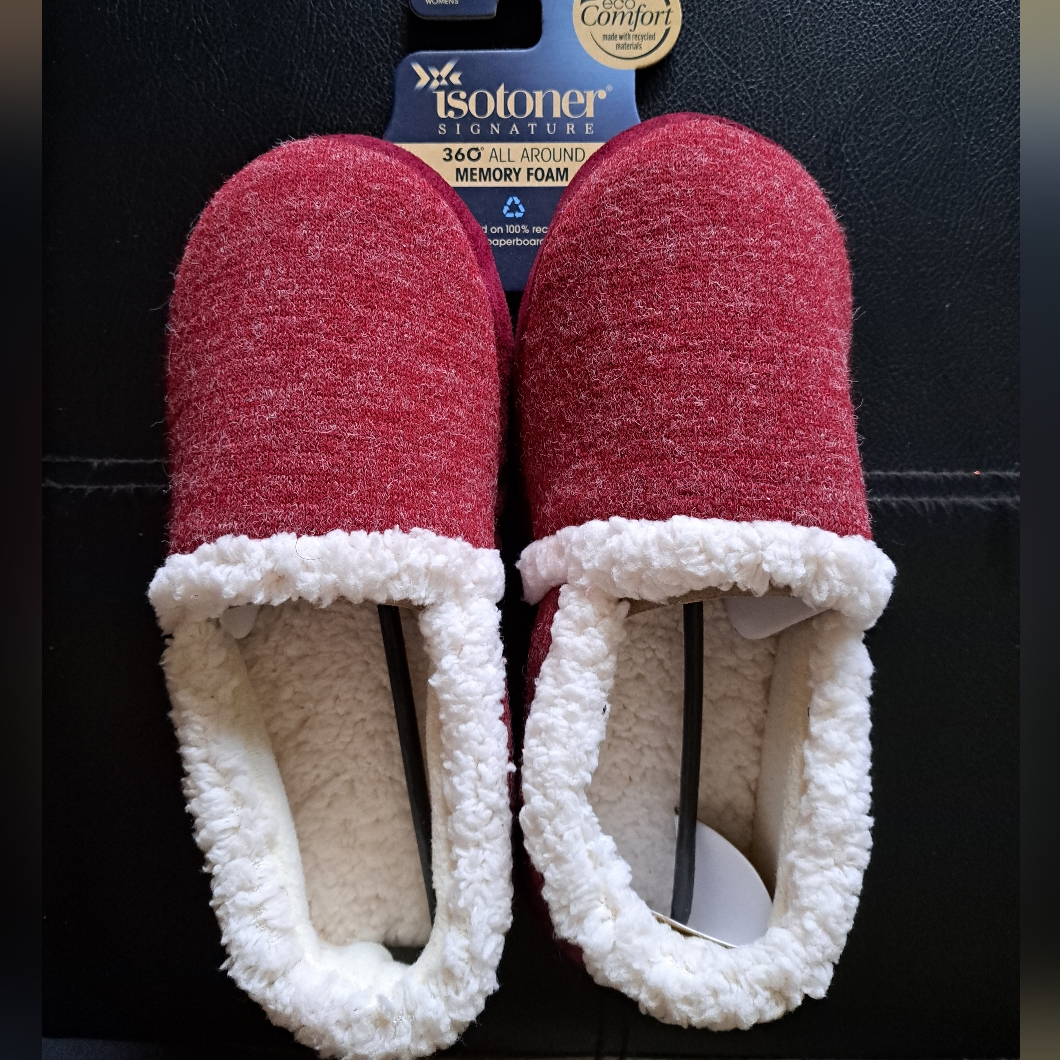 Isotoner Slippers Signature Memory Foam Brand New